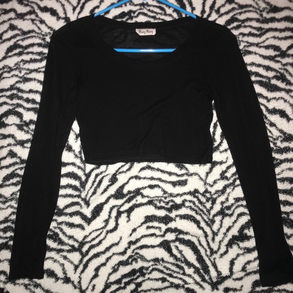 3/15$🦋Black Crop Top🦋 - Picture 1 of 3